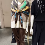 試着だけなのに真剣に悩んだストール